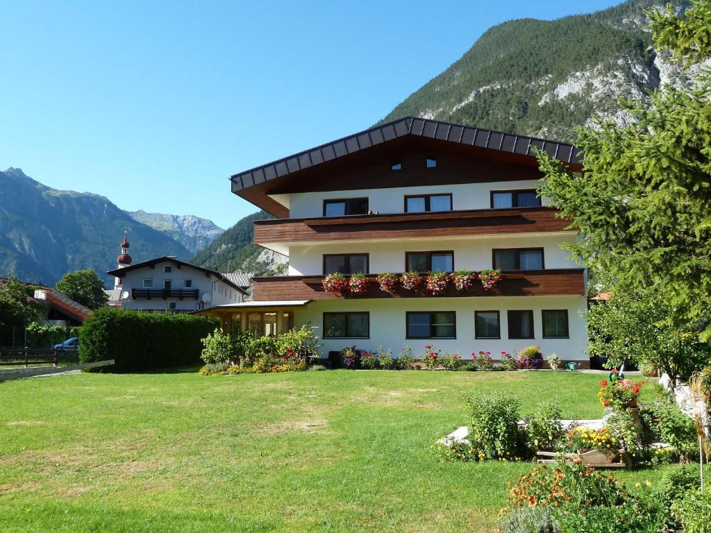 Hotel Gästehaus Frischhut Nassereith Exterior foto